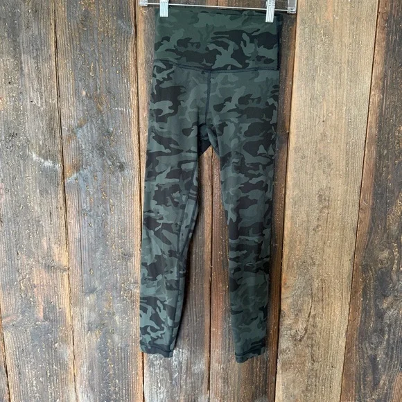 lululemon athletica Camouflage Leggings - Green and Black - Picture 3 of 5